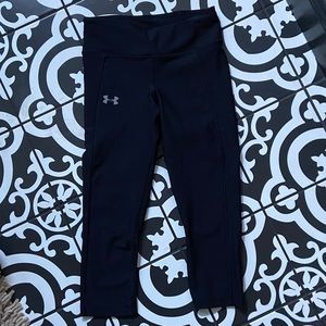 Under Armour cropped black leggings